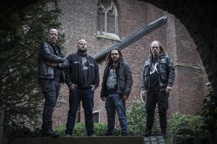 Hellgrav — band photo